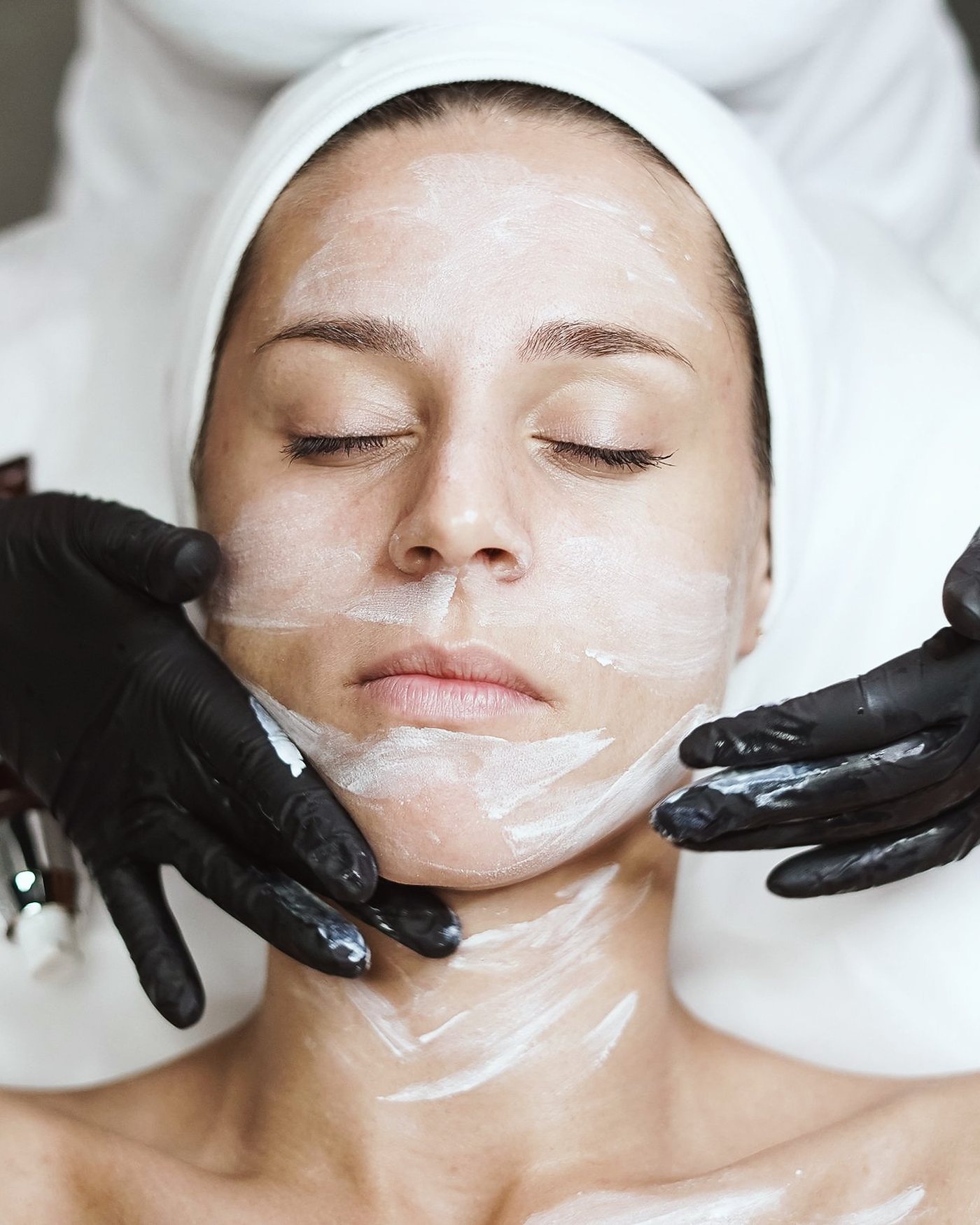 Чистка обличчя в салоні краси Care & Glow, Львів